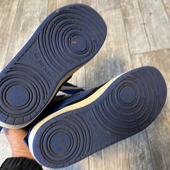 Nike size 5 boys - Picture 3 of 5